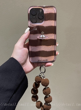 秋冬复古藕粉棕条纹土星苹果16pro手机壳iPhone15promax毛球手链14pro女13高级感16promax新款15pro腕带12/14