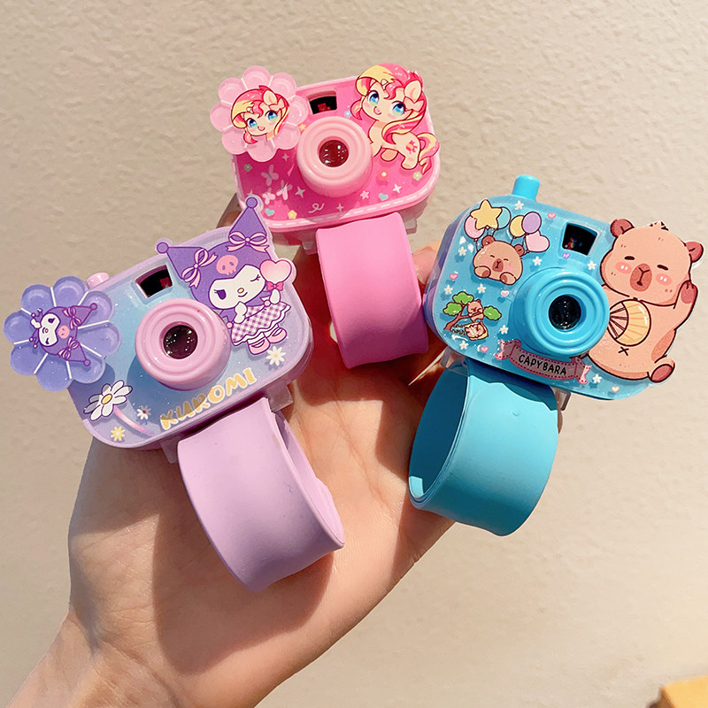 儿童发光玩具新款库洛米啪啪圈女童宝宝可爱仿真相机手环旋转投影
