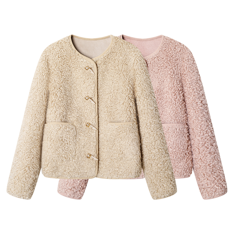 通勤短款牛角扣毛绒短外套