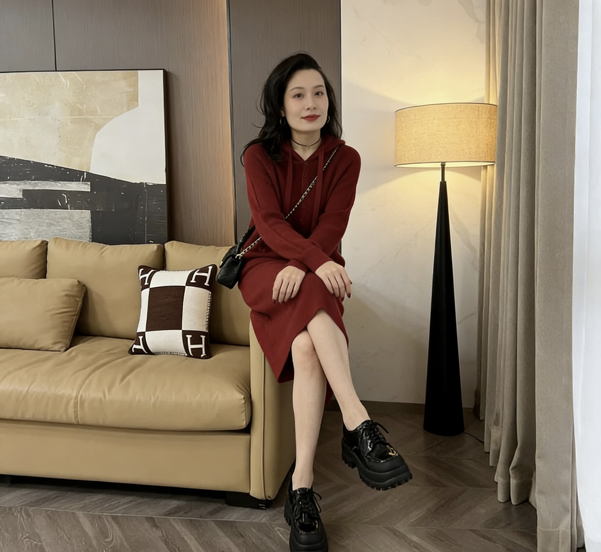 新年氛围感红色连帽打底针织连衣裙女秋冬季配大衣洋气内搭毛衣裙