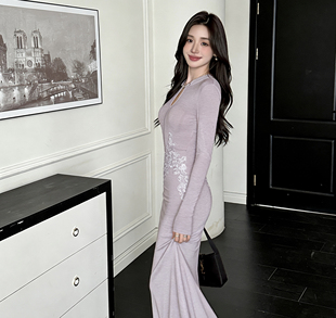 2025年新款法式气质针织连衣裙女秋冬高级感小个子内搭打底毛衣裙