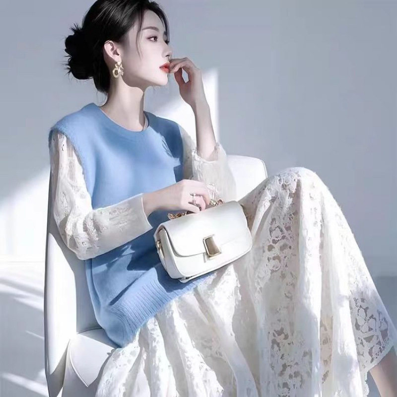 2026早秋穿搭一整套时尚女装独特绝美白色蕾丝连衣裙针织马甲套装