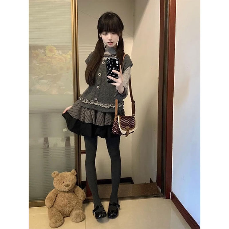 韩系设计感套装女秋季新款木耳边针织开衫撞色打底衫花苞裙三件套