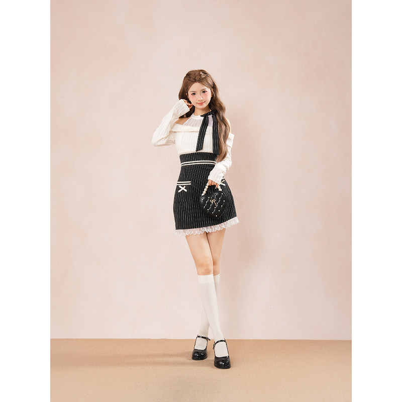 心动华尔兹 冬季新款清楚系温柔优雅露肩长袖显瘦拼接条纹连衣裙