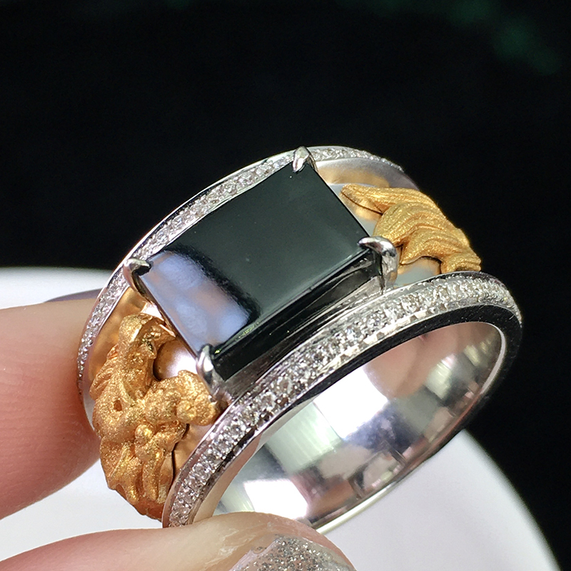 玉临门天然缅甸老坑a货冰种墨翠帝王绿底马鞍18k金镶嵌翡翠戒指男