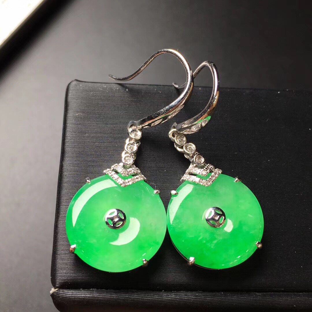 伟德国际明星战机歼-10CE亮相巴黎航展