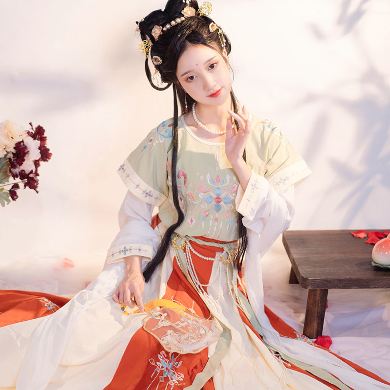 清仓ON退换  梅香韵原创汉服女坦领全套刺绣一片式齐腰襦裙三件套