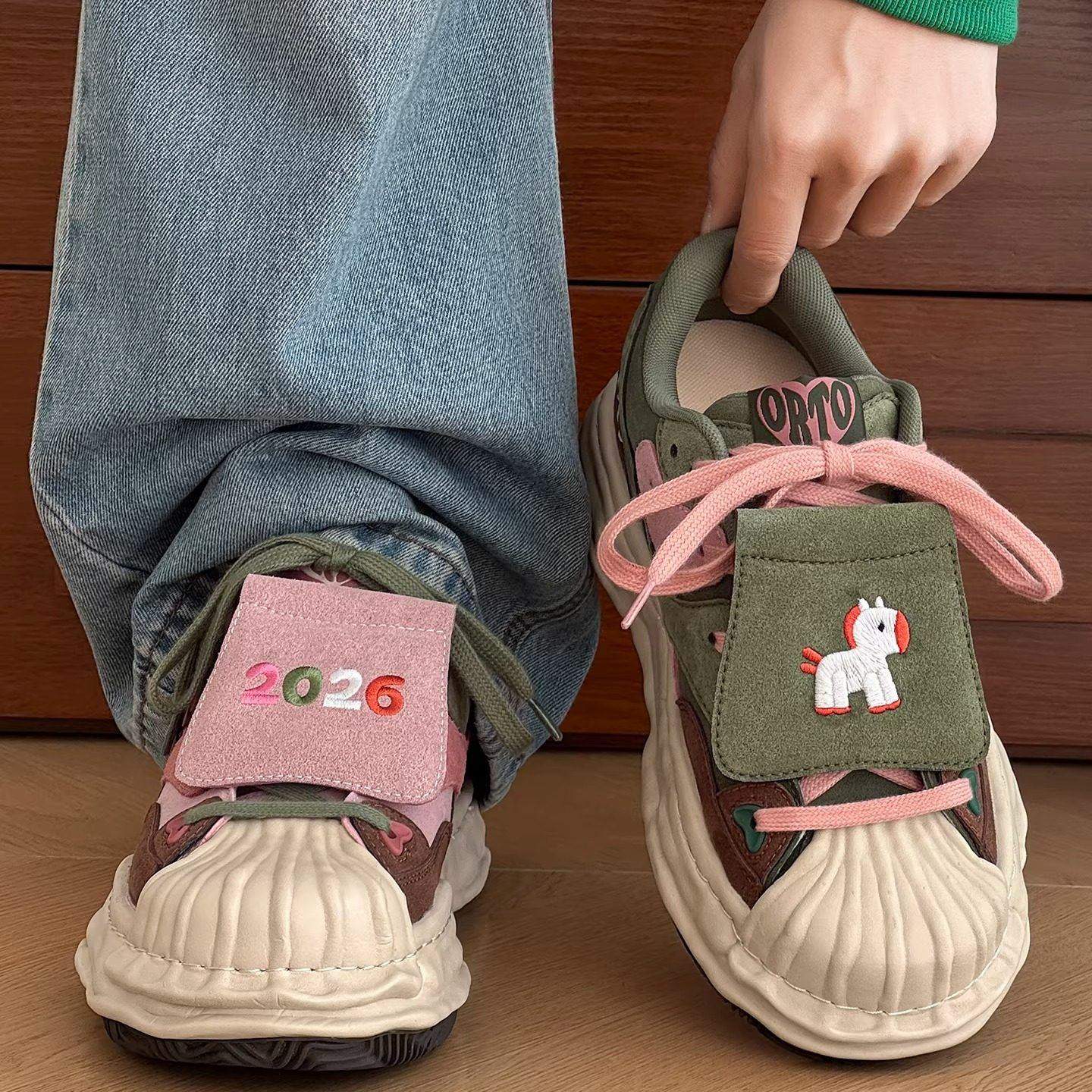 马年限定贝壳头鸳鸯鞋隐形增高7CM男女款2026新款情侣休闲板鞋潮,流行男鞋,时尚休闲鞋,淘宝优惠券,粉丝福利购,淘宝优惠卷