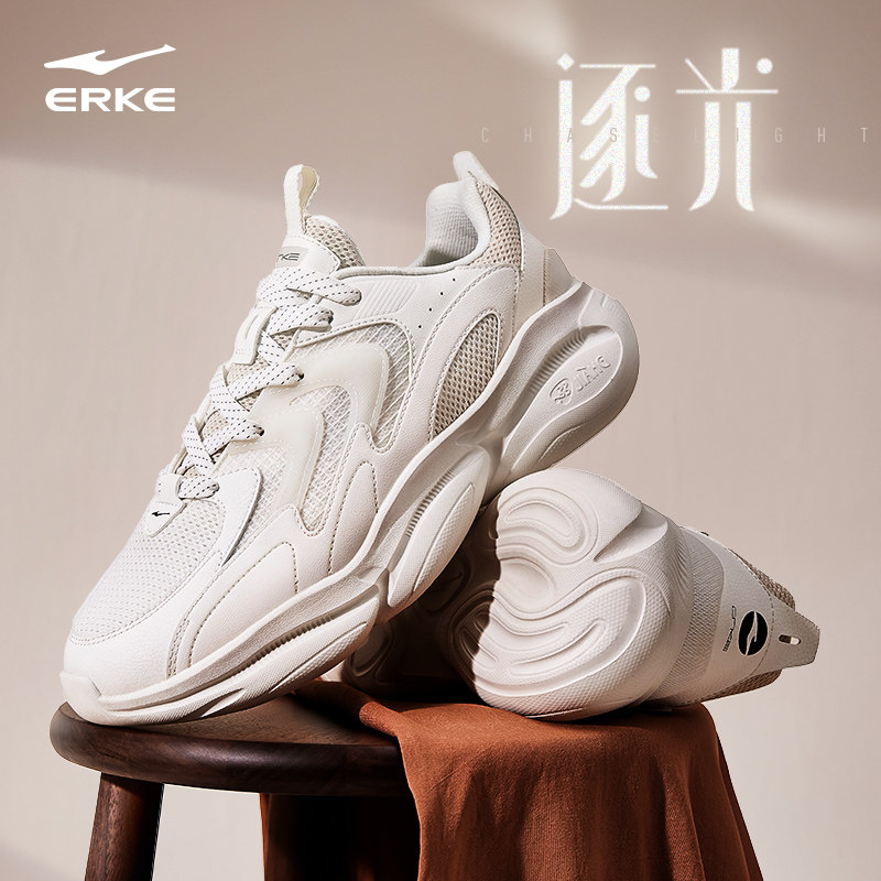 鸿星尔克增高逐光运动鞋