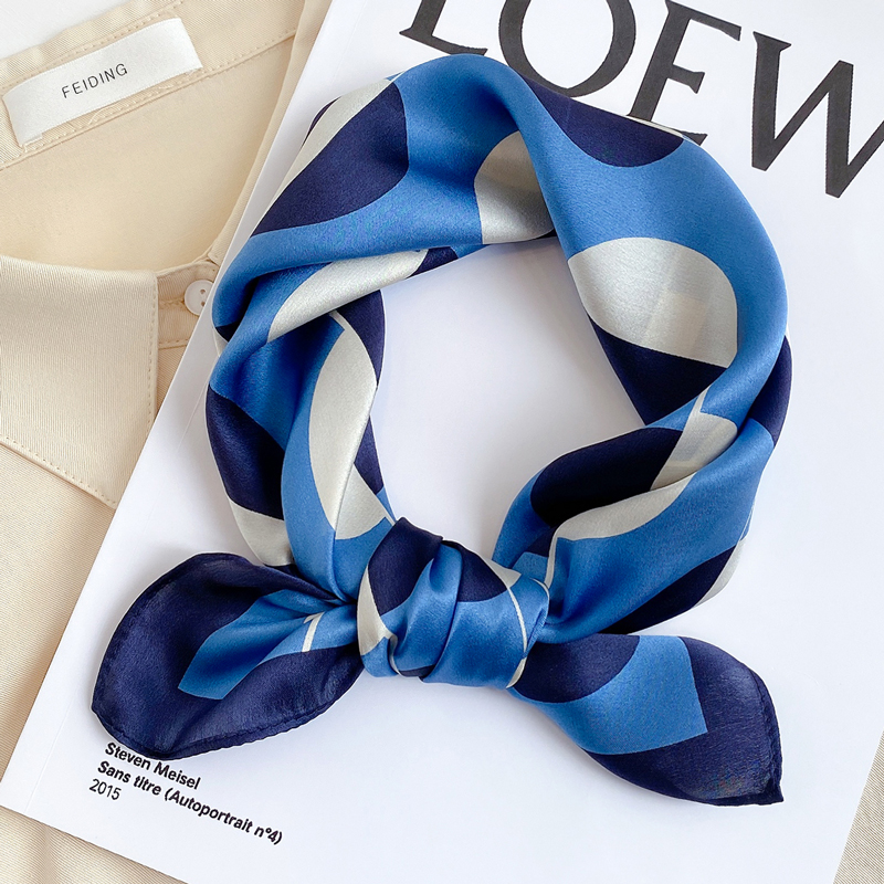 波点真丝桑蚕丝小方巾女搭配毛衣