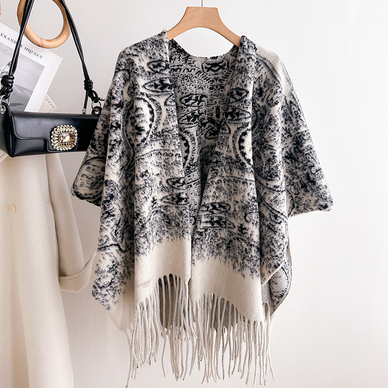 外搭大披肩披风斗篷毛毯厚围巾女秋冬季护颈围脖两用旅游拍照穿搭