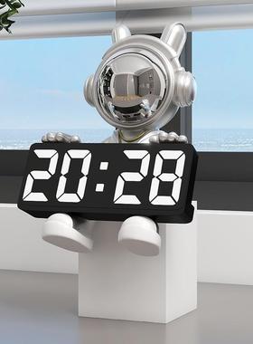 新款直销创意宇航员时钟桌面装饰摆件客厅入户玄关电视柜酒柜床头