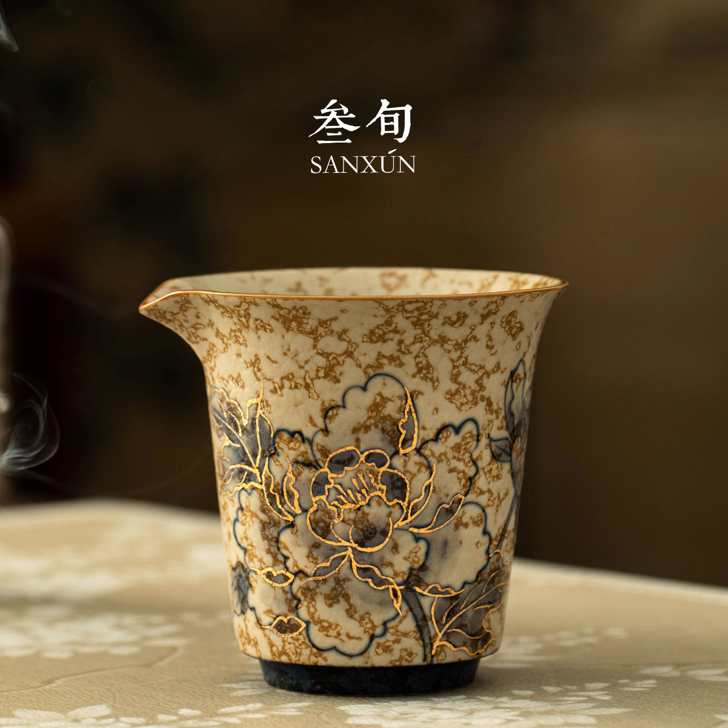 青花火石红公道杯陶瓷图片