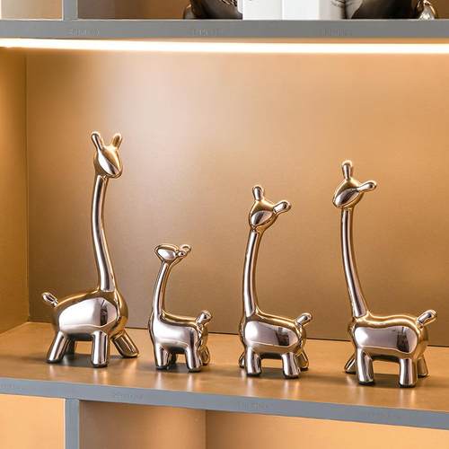 新款直销一家四口鹿摆件家居饰品电视柜装饰客厅2025新款酒柜现代