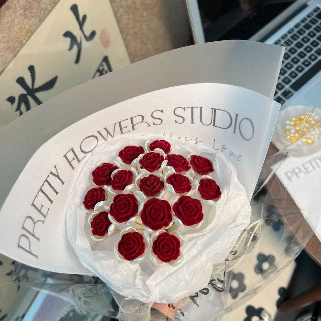 新款直销网红玉兰花束创意仿真不凋谢玫瑰手捧花材料包送女朋友52