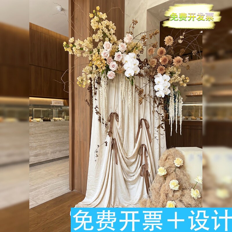 咖啡店秋季色花艺置景拍照