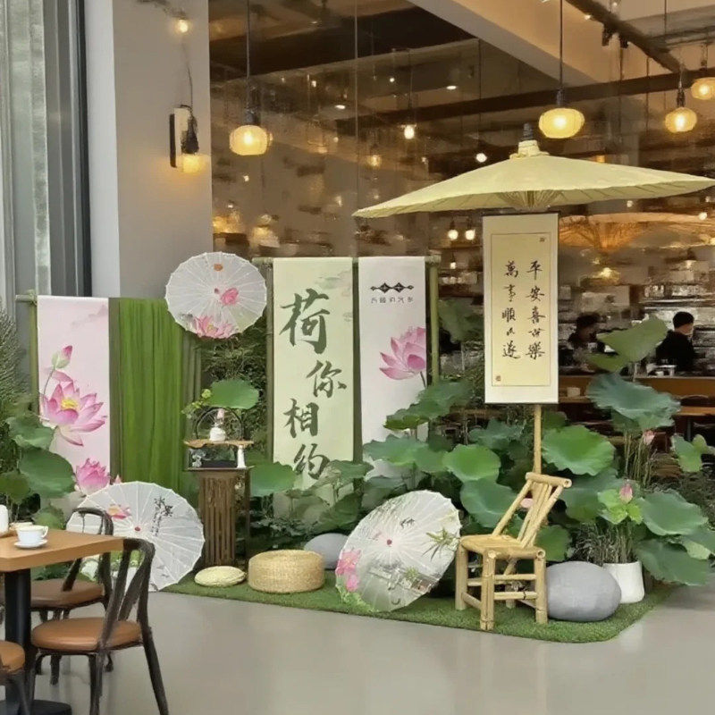 商场夏季新中式国风门店面油纸伞装饰小院荷花绿色氛围感布置道具