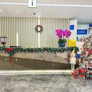 公司前台圣诞藤条装饰场景氛围布置藤条圣诞树摆件圣诞老人玩偶