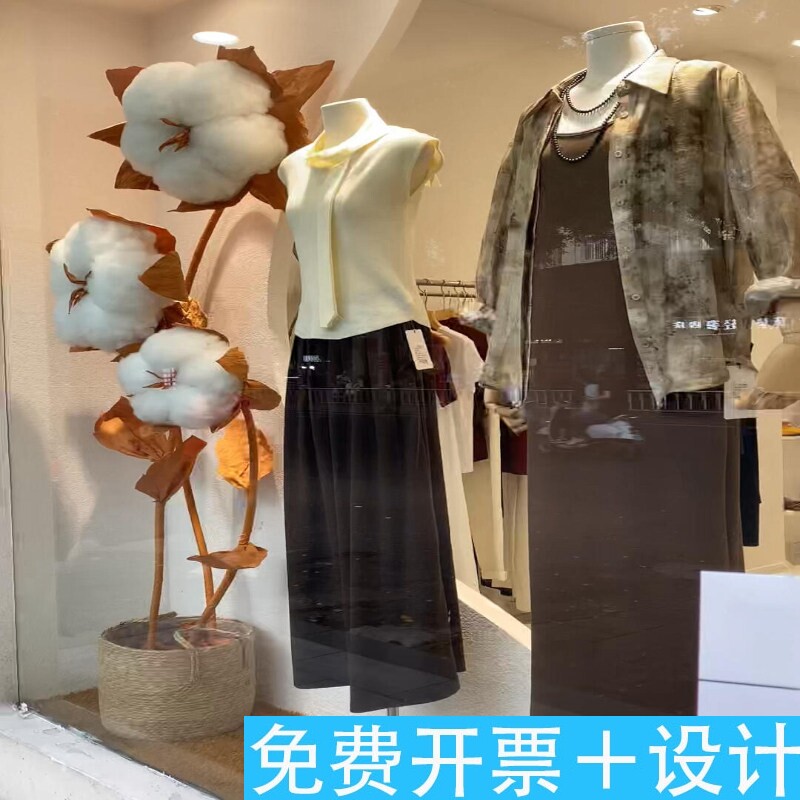 服装店秋日橱窗氛围感花艺