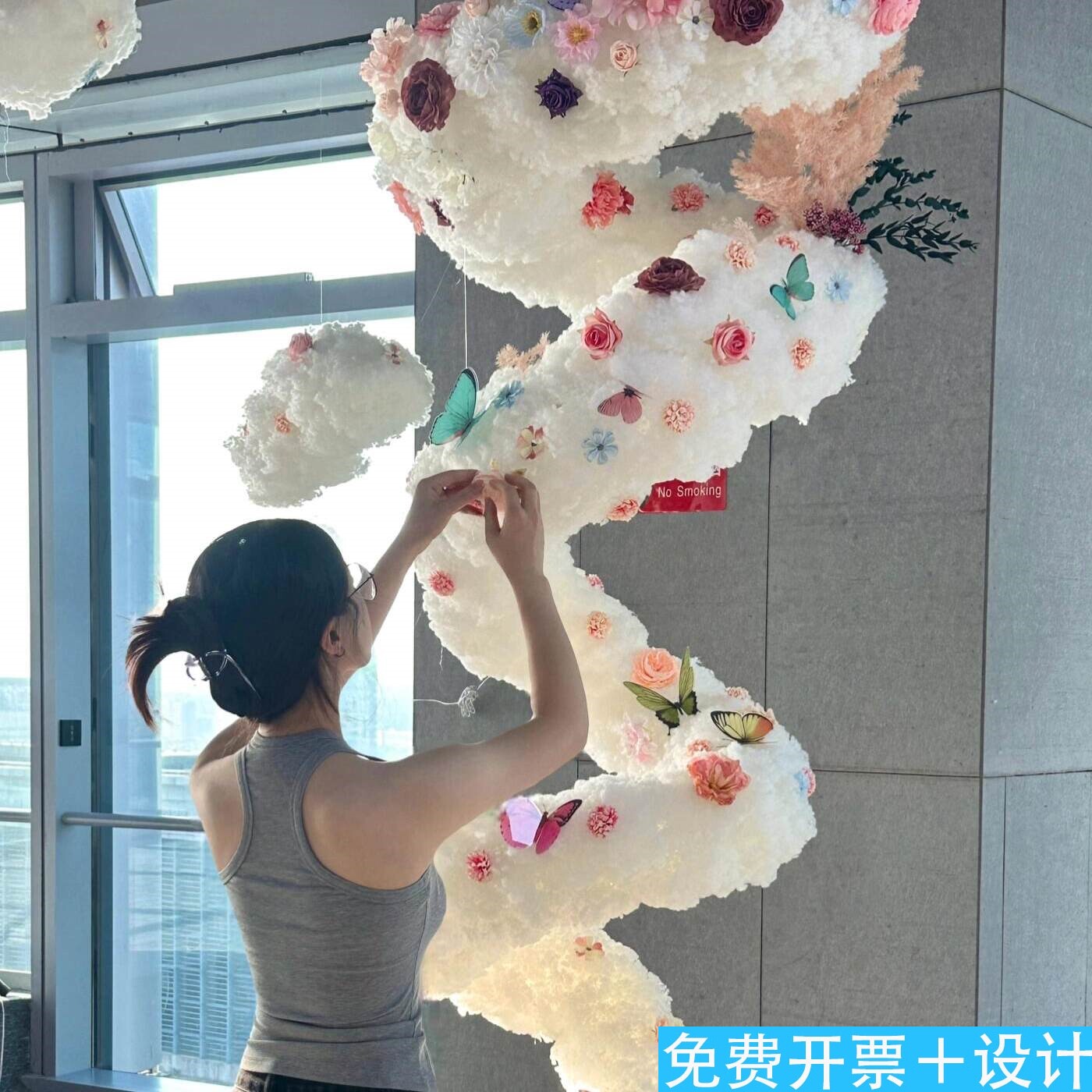 网红店铺橱窗美陈悬挂式白