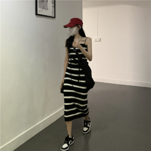 PPHOME一见钟情春秋季百搭显瘦窈窕女孩条纹打底针织吊带连衣裙女