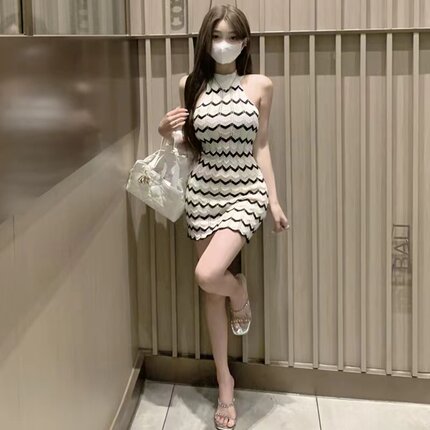 纯欲风性感辣妹露背包臀挂脖针织短裙子女夏小个子条纹紧身连衣裙