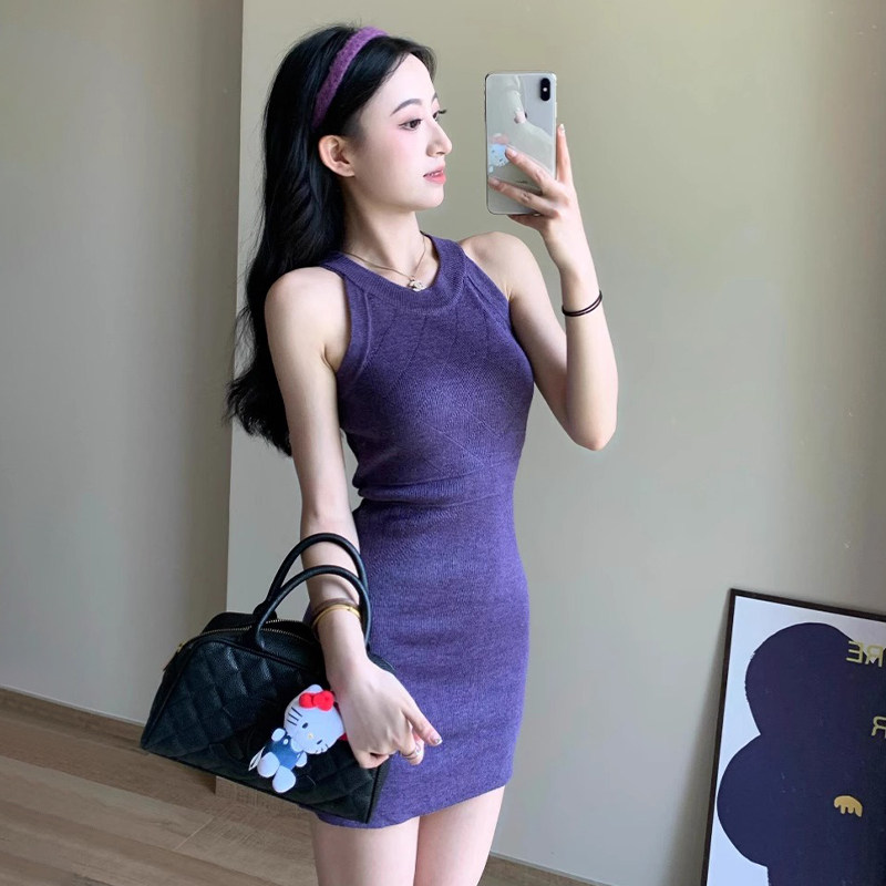 紫色无袖挂脖针织连衣裙子女夏季2025新款性感纯欲风收腰包臀短裙