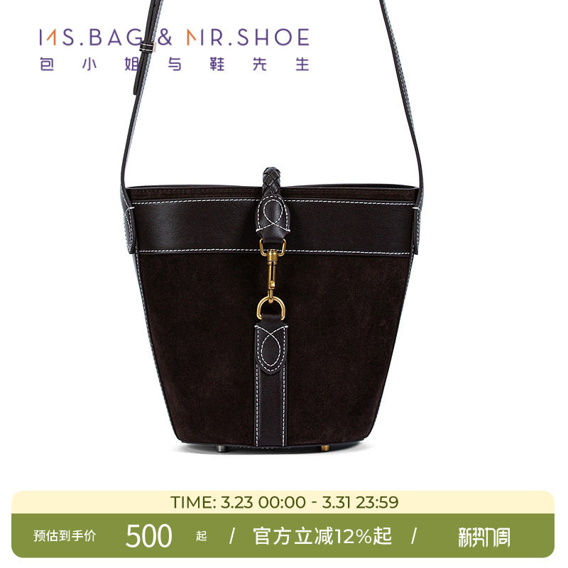 包小姐与鞋先生2025年秋季咖啡色复古牛反绒斜挎包女253018