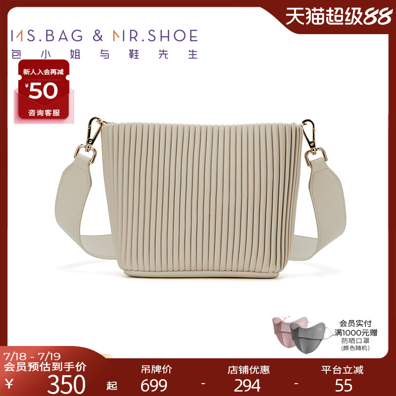 二层牛皮坚固耐用，容易清洁和保养