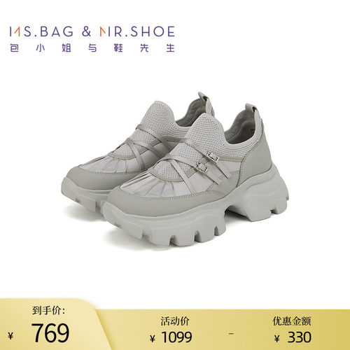 真丝表面纤维光滑平顺，具有吸湿透气的功能