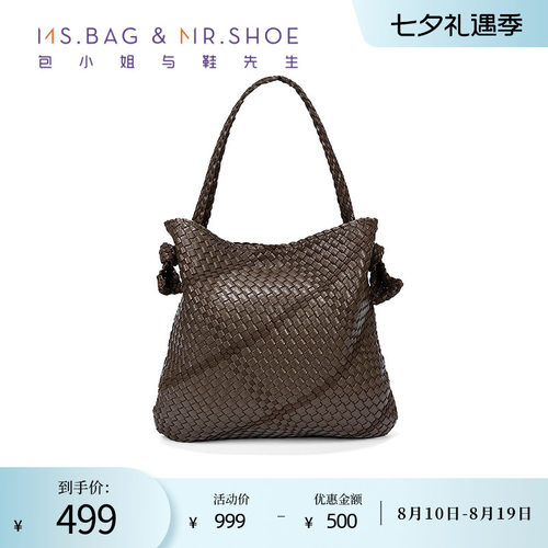 棕色不会显得过于新潮，也更加持久耐用。