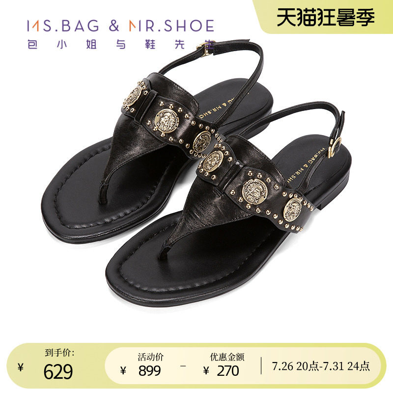 包小姐与鞋先生2026年夏季新品黑色羊皮铆钉夹脚平底凉鞋女