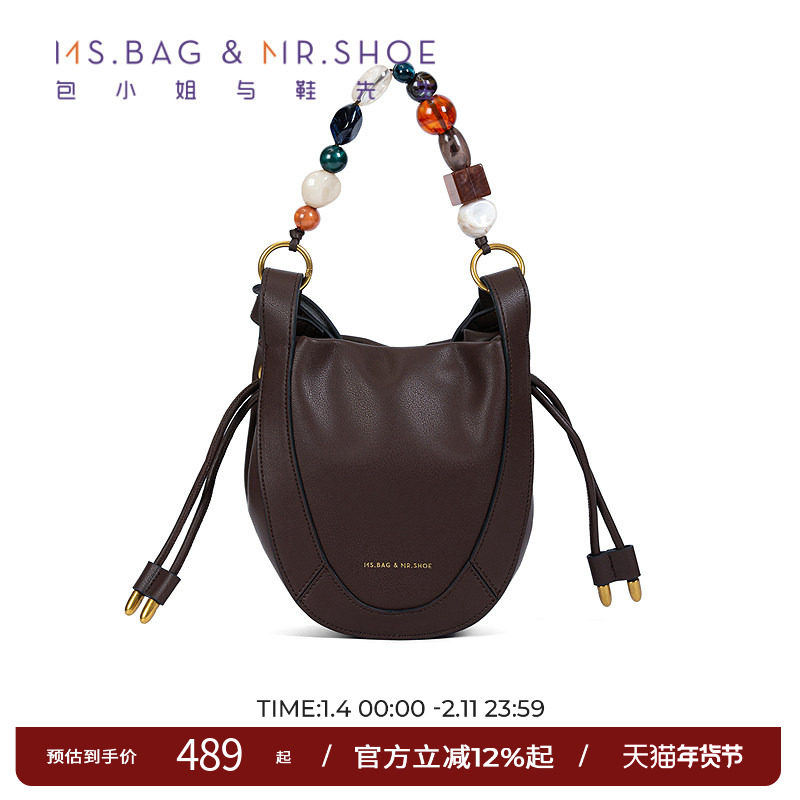 包小姐与鞋先生2025年秋季新品简约束口褶皱串珠斜挎包女253028,箱包皮具/热销女包/男包,通用款女包,淘宝优惠券,粉丝福利购,淘宝优惠卷