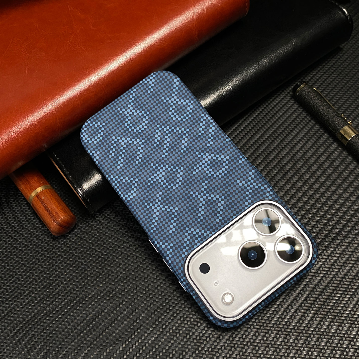 适用苹果17Promax手机壳新款超薄凯夫拉纹理男硬壳肤感iPhone16金属镜框防摔内置磁吸商务15PRO简约保护套14p