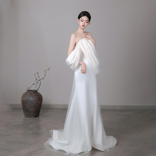 法式 缎面轻婚纱小众鱼尾晚礼服超仙气质高级感抹胸订婚迎宾出门纱