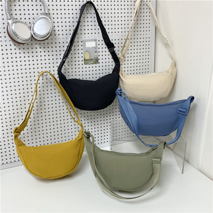 2025春夏斜挎包女新潮饺子包尼龙轻便小挎包百搭单肩包 U家同款