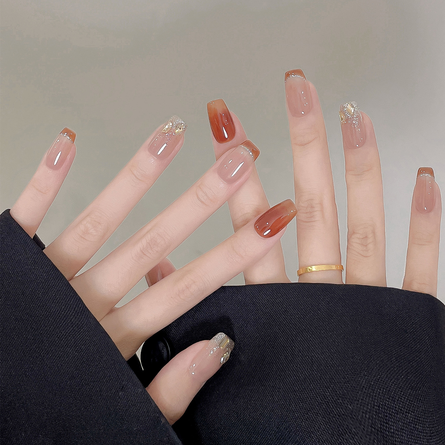 新款美拉德碎钻法式棕色穿戴美甲