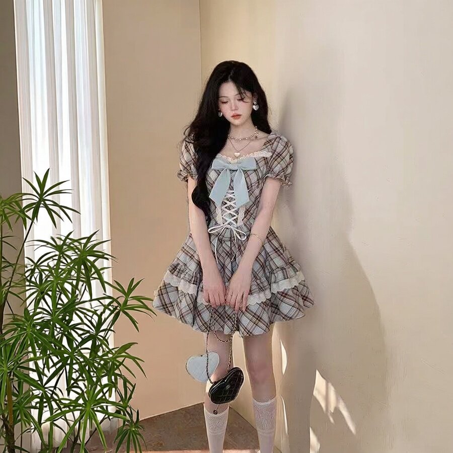 大码女装复古减龄小个子甜美格纹蕾丝蝴蝶结绑带收腰方囗领公主裙
