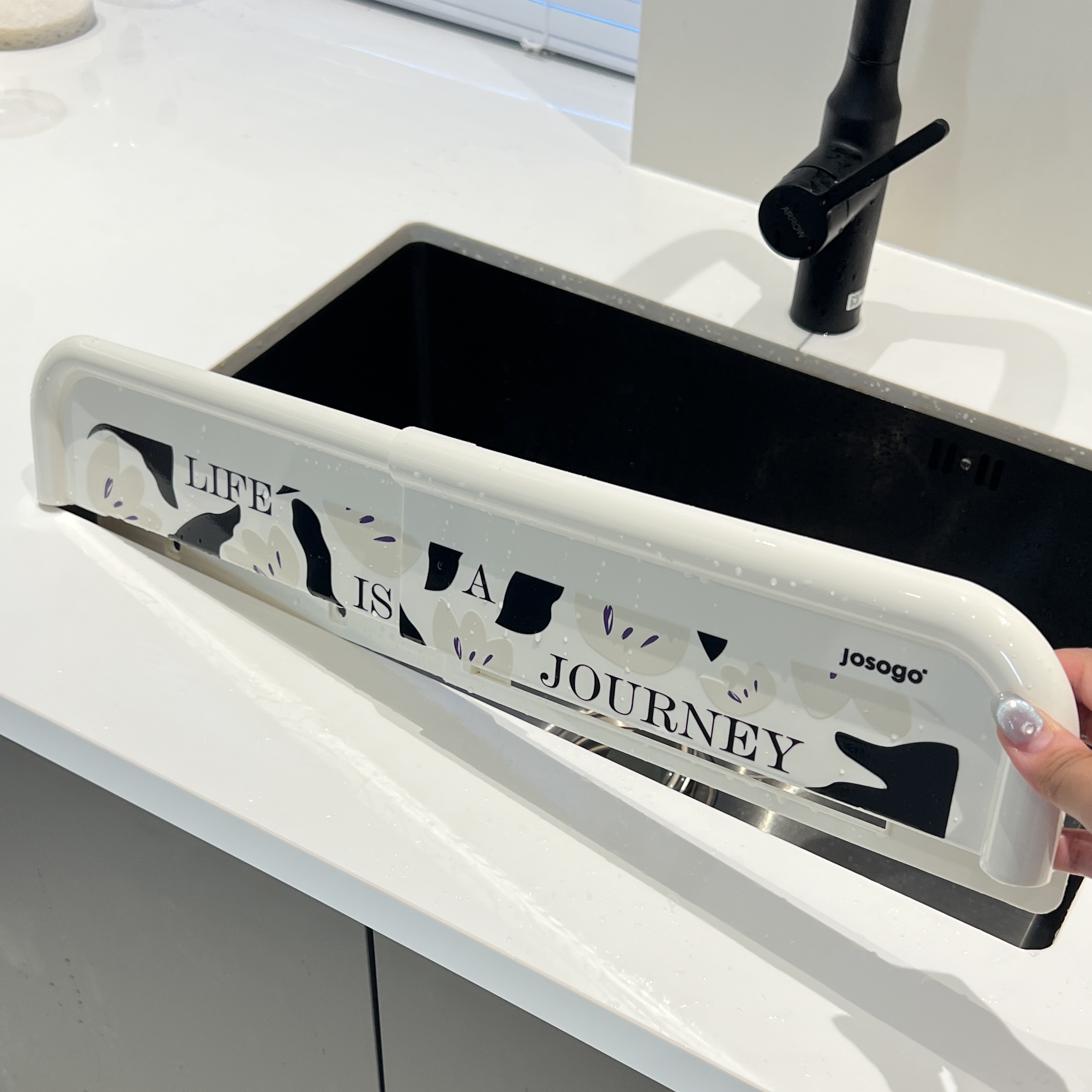 可伸缩挡水板厨房水槽水池挡水板边缘防溅水挡板洗手台防水挡条