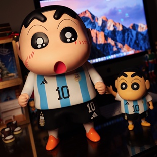 超大蜡笔小新1:1手办梅西内马尔c罗潮玩公仔模型摆件生日礼物