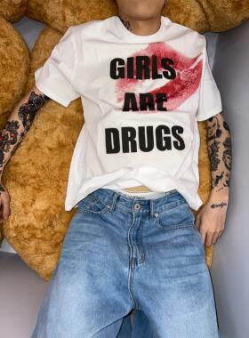 *RYE CHASIN唇印GIRLS ARE DRUGS女孩是药口红标语270G短袖TEE