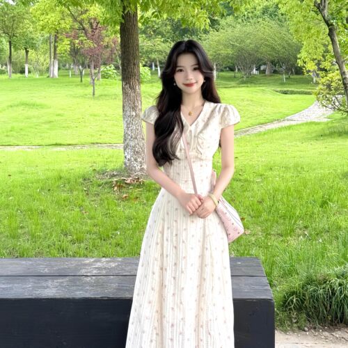 法式温柔风V领碎花洋装女