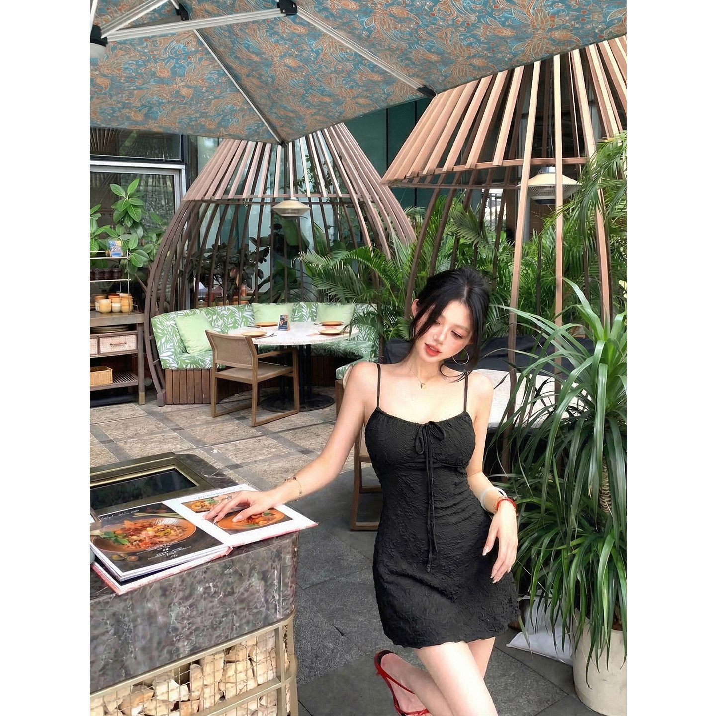 黑色草莓复古度假吊带洋