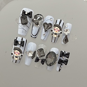 盲盒娃娃卡通甜酷可爱美甲成品高级感小众显白赛博朋克秋冬穿戴甲