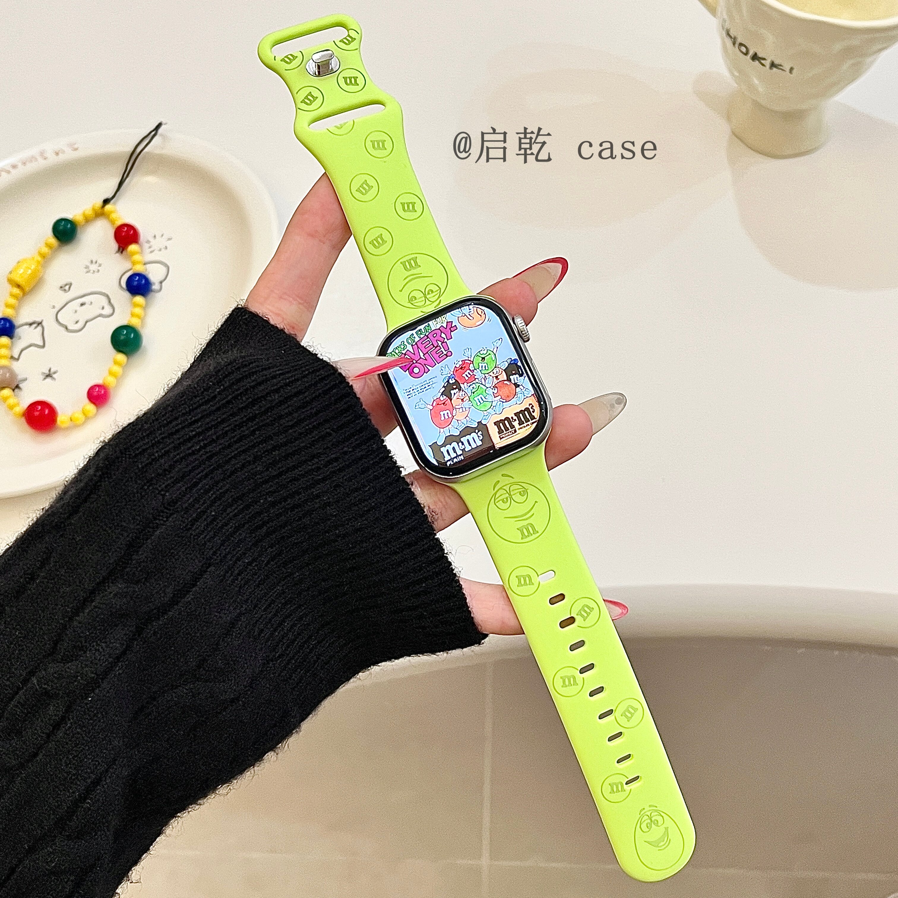 启乾 创意卡通趣味M豆适用iwatchs10/9苹果Applewatch7手表表带SE8荧光绿硅胶透气6运动5/4/3防摔高级感ins风