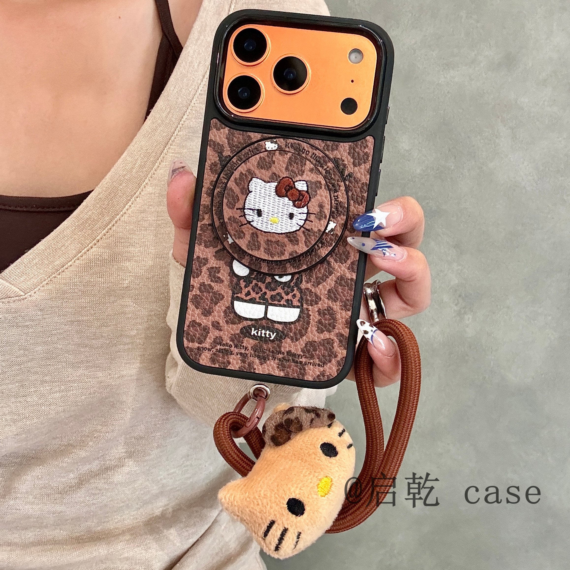 启乾 复古皮质豹纹凯蒂猫磁吸支架iPhone17/16手机壳适用苹果15/14promax软壳链条挂绳哈喽HelloKitty新款ins,3C数码配件,手机保护套/壳,淘宝优惠券,粉丝福利购,淘宝优惠卷