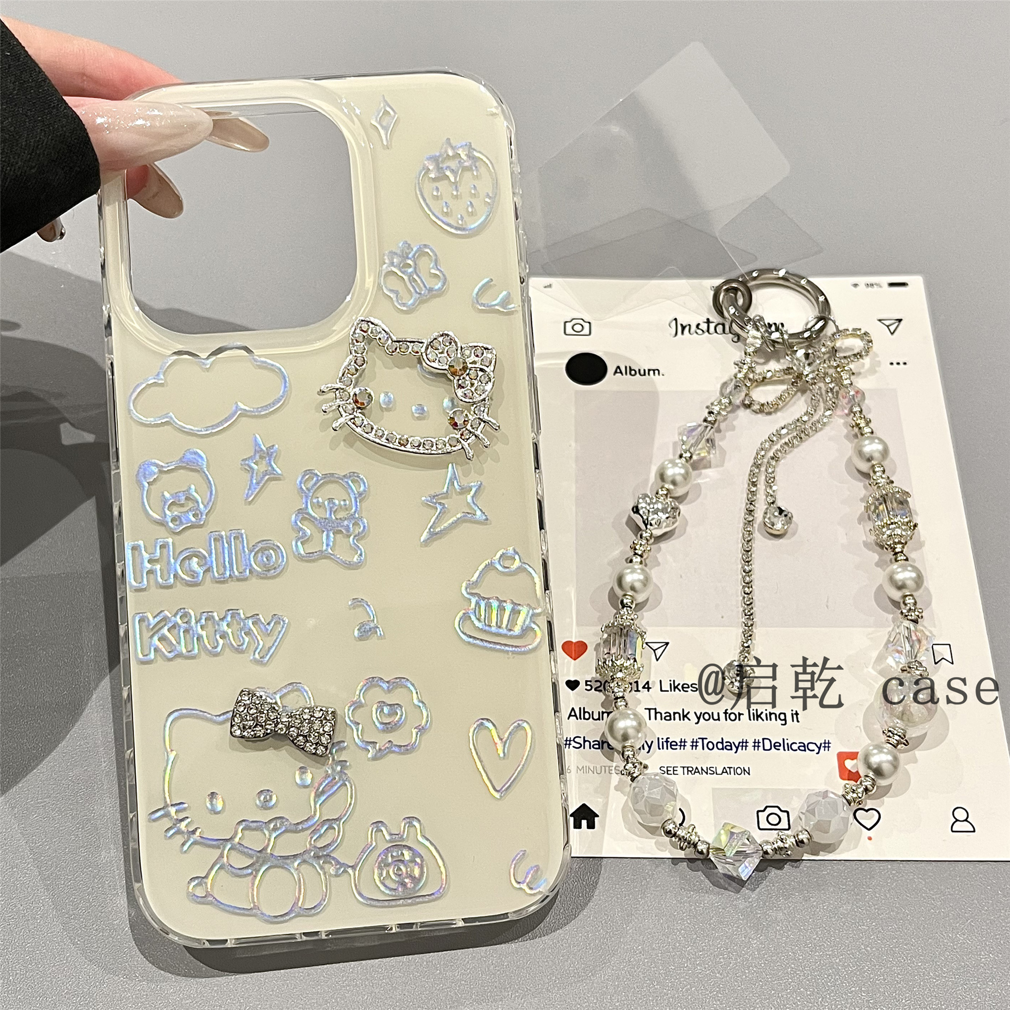 启乾 立体闪钻凯蒂猫腕带iPhone16/15手机壳适用苹果14/13promax硬壳链条挂绳高级感镭射线条HelloKitty新款