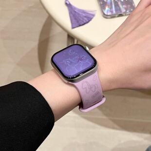 启乾 新年款马上有钱适用iwatchs10/9苹果Applewatch7手表表带SE8熏衣紫硅胶透气6运动5/4/3文字少女心ins风