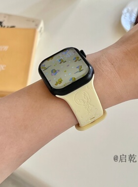 适用iwatchs11/10苹果Applewatch9手表表带SE8奶黄色崔迪7可爱卡通印花硅胶透气6运动5/4/3少女心简约趣味ins
