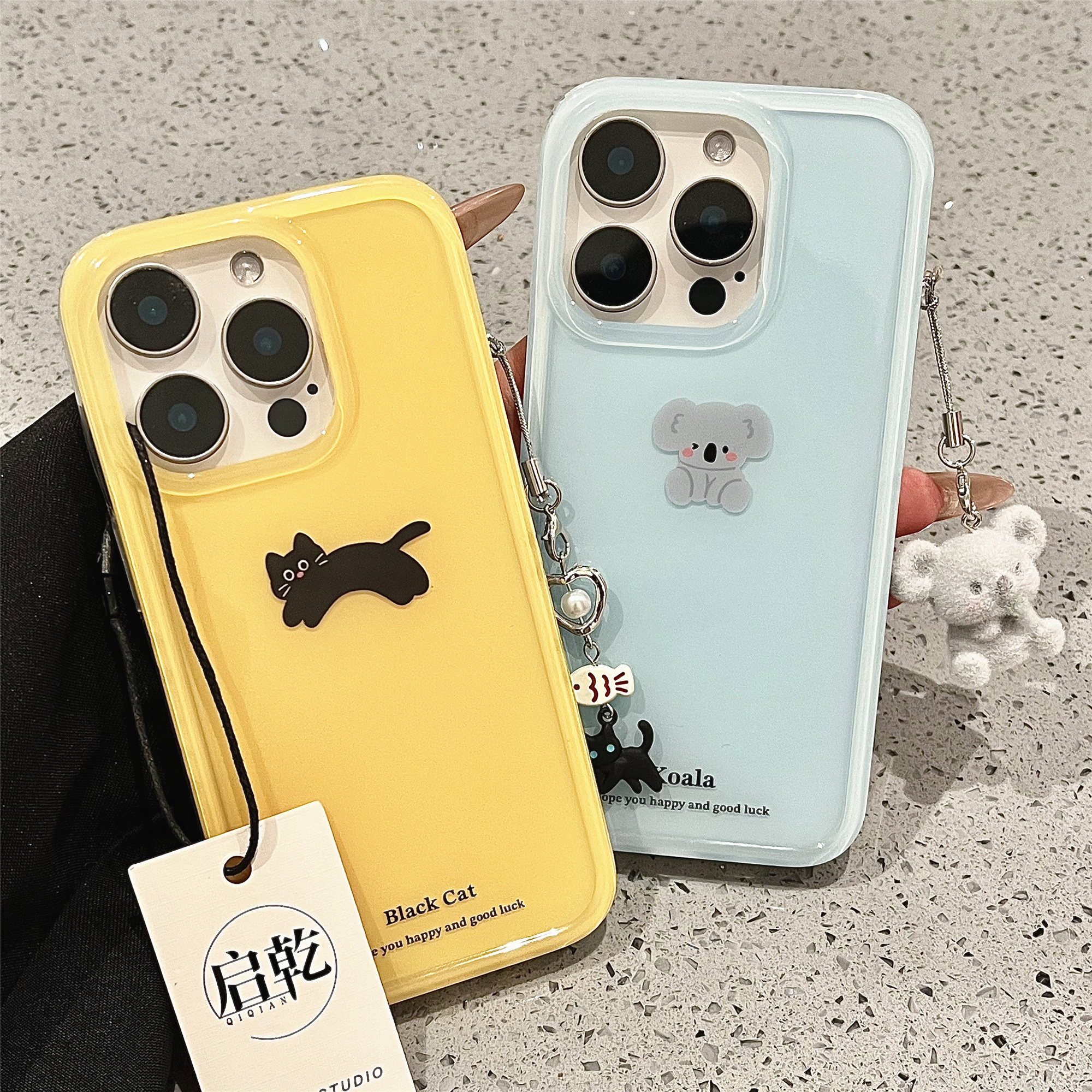 启乾 简约小黑猫考拉挂件iPhone16/15手机壳适用苹果14/13promax双层硬壳少女心可爱卡通小众创意ins新款情侣
